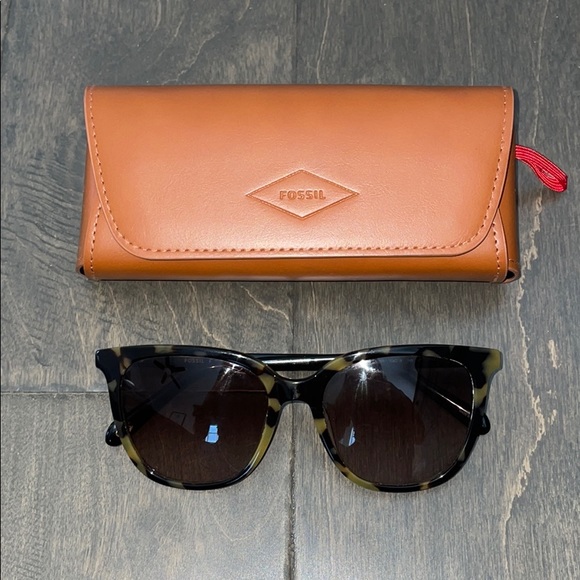 Fossil Accessories - Fossil Women’s Billie Butterfly sunglasses